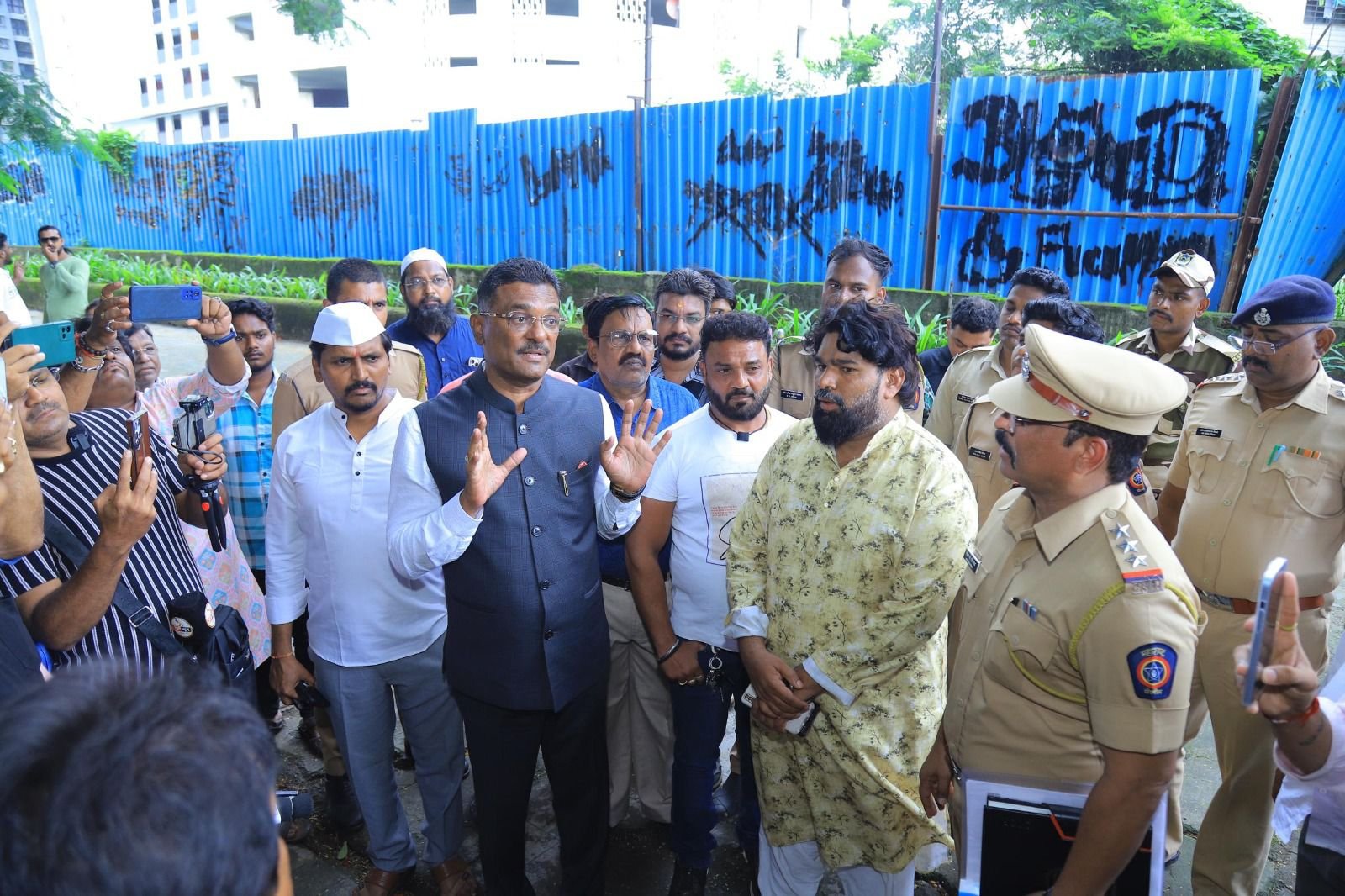 Anfaal Foundation Spreads Humanity Through Muharram Fruit Distribution in Mira-Bhayandar Hospitals